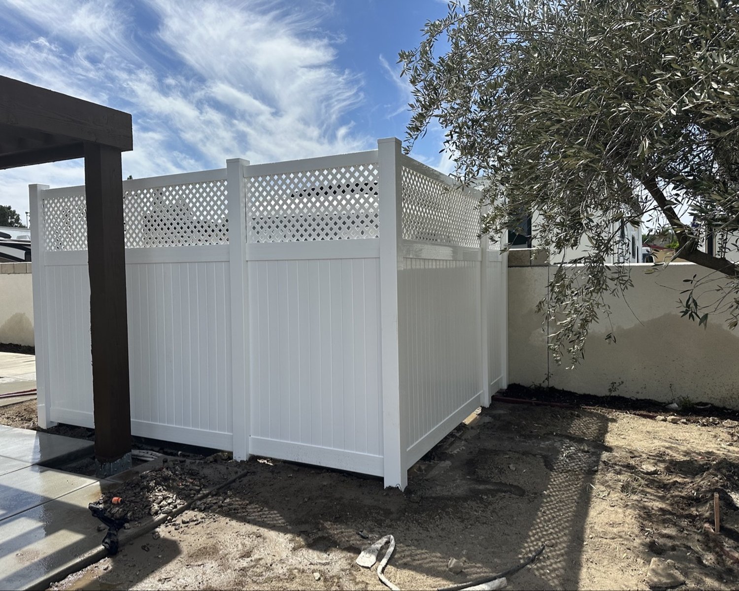White vinyl lattice-top privacy fence